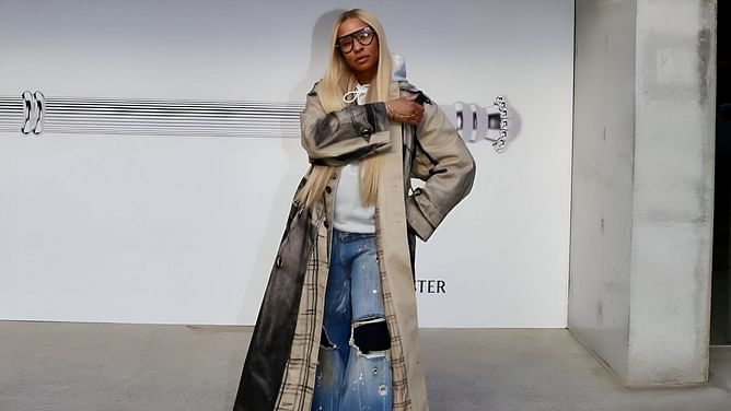 LeBron James’ wife Savannah drops 2-word reaction to latest pic with celebrity stylist