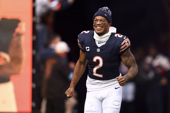 Bears WR DJ Moore and wife Raven Battle countdown to arrival of their third child