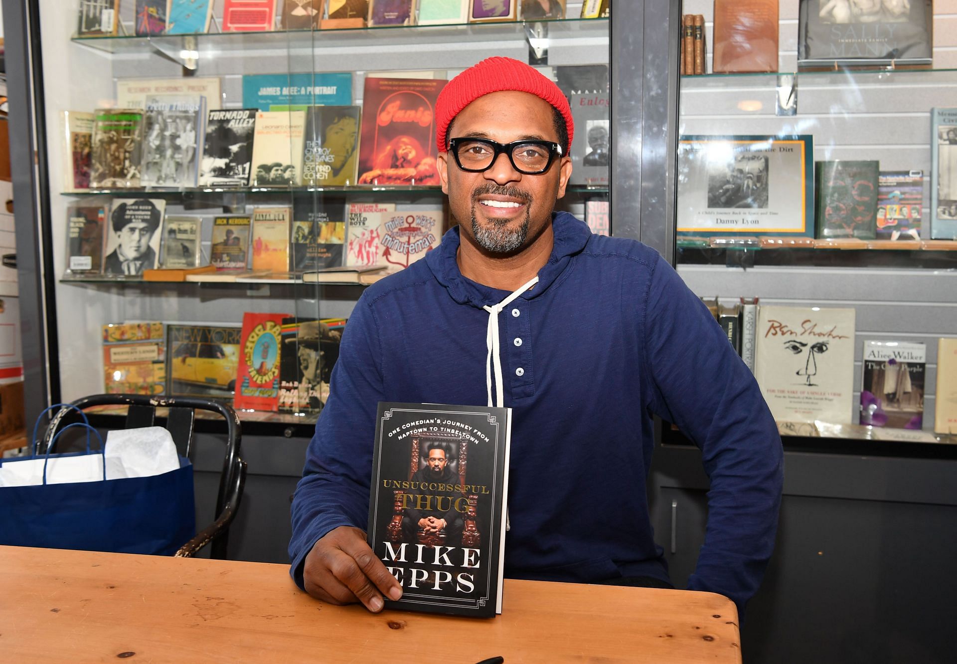 Mike Epps Signs Copies Of His New Book &quot;Unsuccessful Thug&quot; - Source: Getty