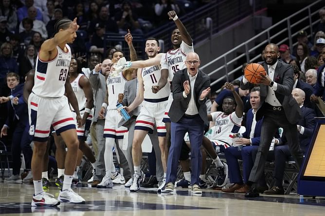"It caused a lot of pain": UConn HC Dan Hurley gets real on "failing" to live up to his family name as a player