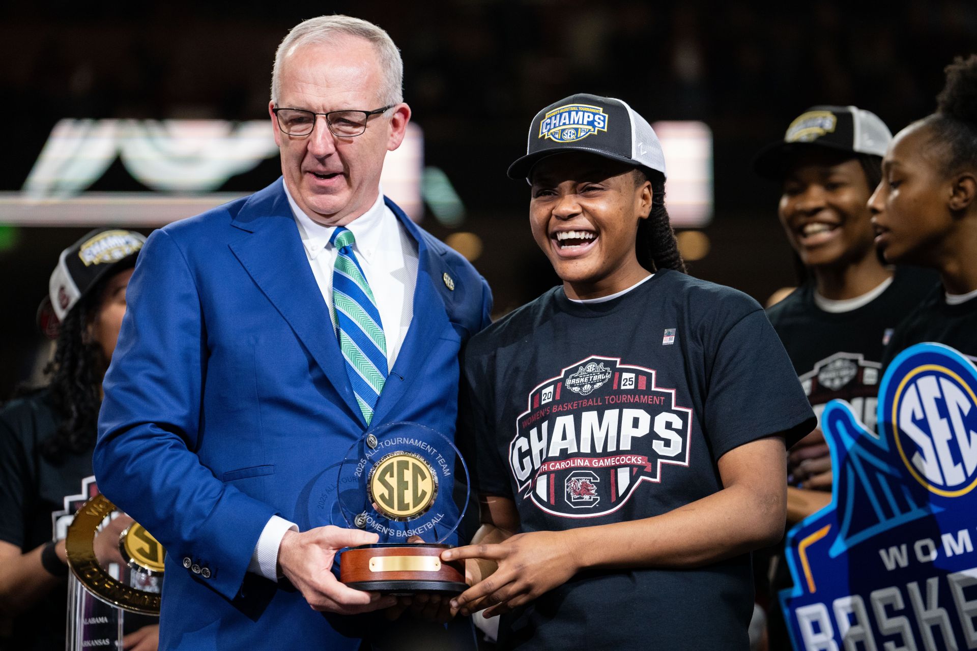 "Shine beautiful": Flau'jae Johnson's mom Kia reacts to MiLaysia Fulwiley & Gamecocks' winning snaps from SEC Championship
