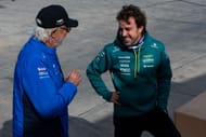 Alpine advisor Flavio Briatore having a conversation with his former driver Fernando Alonso - F1 Testing in Bahrain - Day 3 - Source: Getty