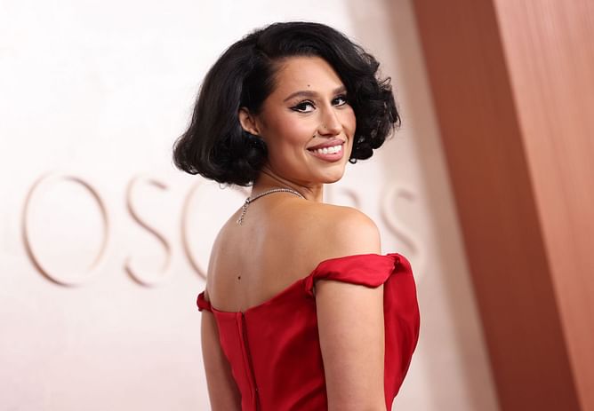 "She was literally the best part"— Internet reacts as RAYE responds to criticism of her James Bond tribute at the Oscars
