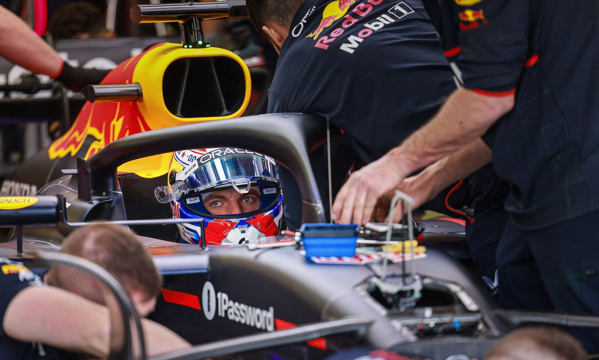 Max Verstappen in the Red Bull garage - 2025 F1 Pre-Season Testing in Bahrain - Source: Getty