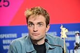 "I expected more from Batman"- Fans poke fun as Robert Pattinson admits to sleeping with knives after watching horror movie