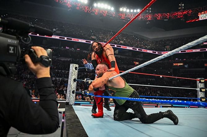 4 स्टार्स जो WWE SmackDown में Jacob Fatu vs Braun Strowman लास्ट मैन स्टैंडिंग मैच में दखलअंदाजी कर सकते हैं