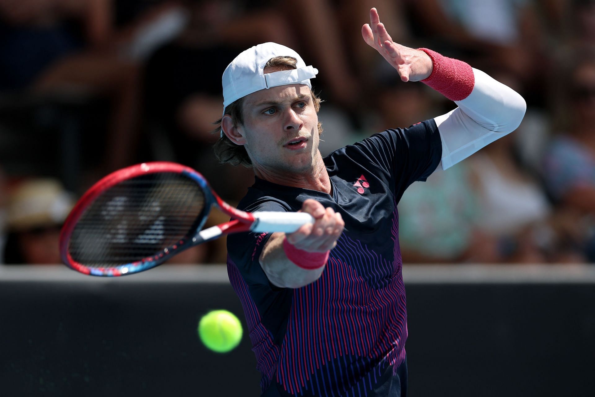 Zizou Bergs pictured playing a forehand [Image Source: Getty Images]