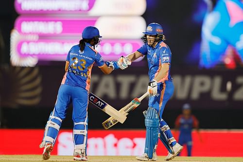 Harmanpreet Kaur and Nat Sciver-Brunt during WPL final. (Credits: X)