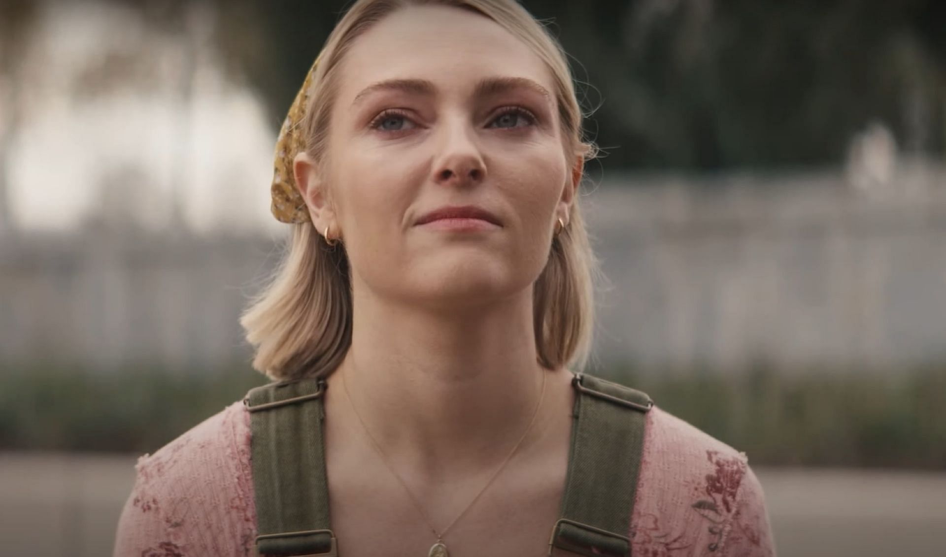 AnnaSophia Robb as Alice in Grosse Pointe Garden Society (Image via YouTube/NBC)