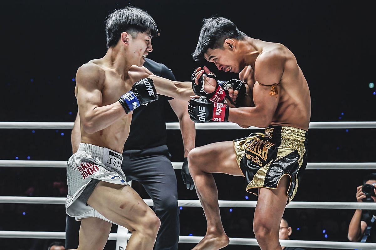 Nadaka Yoshinari (L) vs Rak  - Photo by ONE Championship