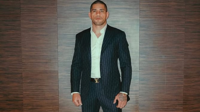 UFC commentator makes feelings known on if Alex Pereira deserves an "immediate rematch" following title loss at UFC 313