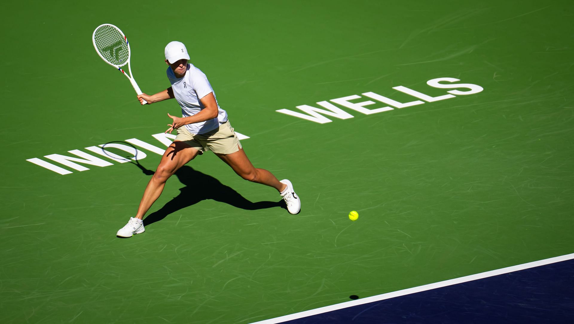 Swiatek during a training session in Indian Wells Garden - Source: Getty