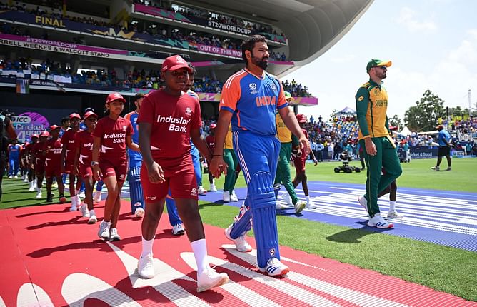 Champions Trophy 2025: सेमीफाइनल में धाकड़ खिलाड़ी के खेलने पर मंडराया खतरा, आखिरी ग्रुप मैच में हुए थे चोटिल; इस प्लेयर की हुई स्क्वाड में एंट्री!