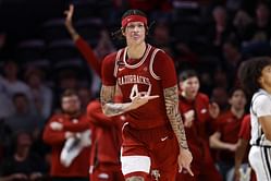 “U on 1 tn”: Arkansas signee Meleek Thomas hypes up future teammate Trevon Brazile as he dominates in game against Vanderbilt