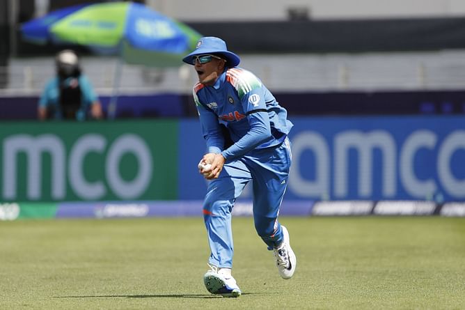 IND vs AUS : ट्रेविस हेड का कैच लेने के बाद शुभमन गिल को अंपायर से मिली चेतावनी, जानें क्या है इसकी बड़ी वजह