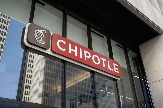 "Inflation buddy" — Netizens react as man screams at Chipotle employees, trashes the counter after allegedly not being served a good portion