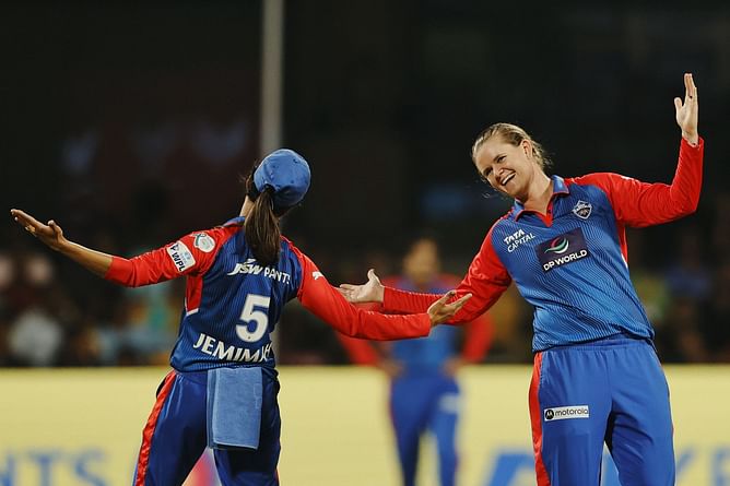 "Jodi no.1"- Top funny memes after DC's comprehensive 9-wicket win vs MI in WPL 2025