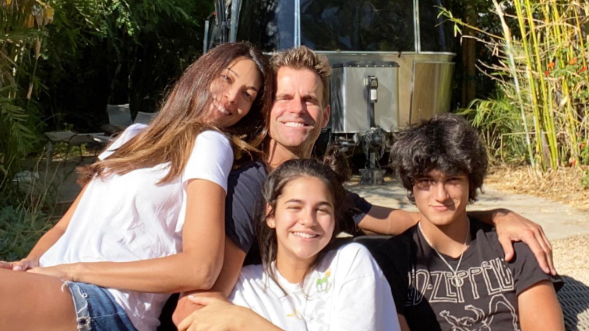 Cameron Mathison with his family. (Image via Instagram @ cameronmathison)