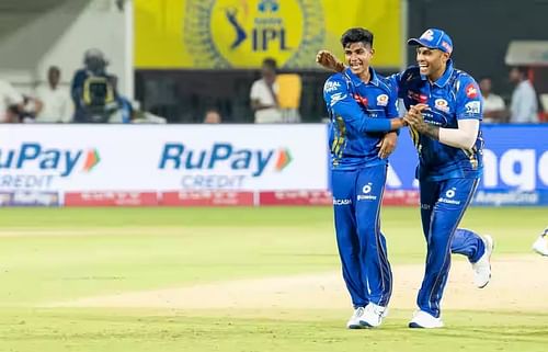 Vignesh Puthur registered figures of 3/32 in four overs in MI's IPL 2025 clash against CSK. [P/C: iplt20.com]