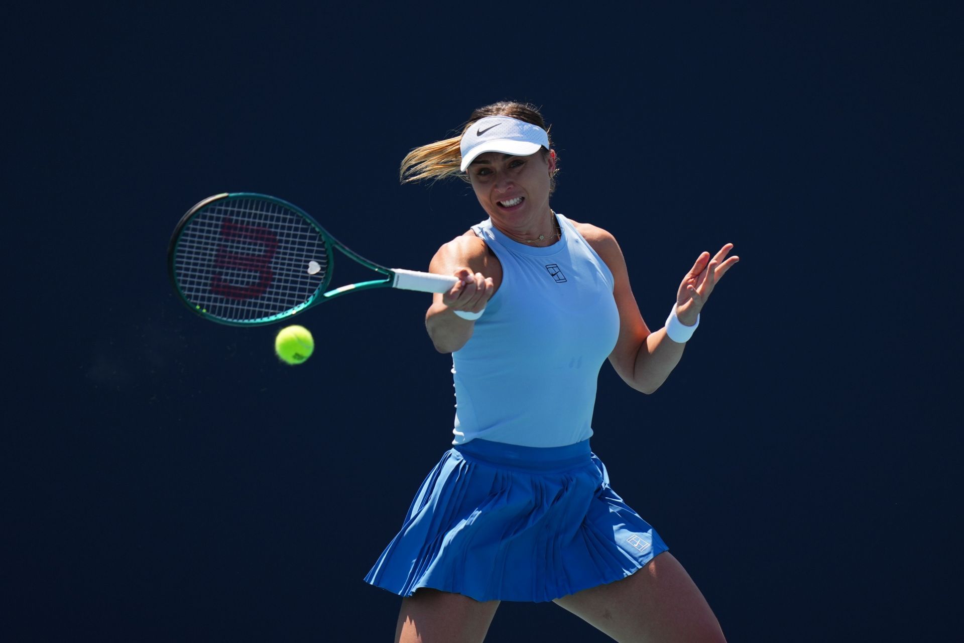 Badosa plays a forehand in the Miami Open 2025 - Source: Getty