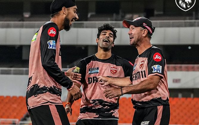 Ricky Ponting and PBKS contingent perform puja ahead of IPL 2025 [Watch]