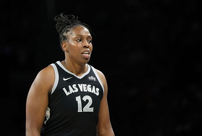 Chelsea Gray drops 5-word reaction to MiLaysia Fulwiley’s filthy behind-the-back fake finish