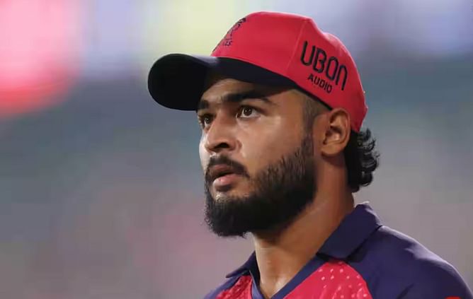 Batter pulls out as fan breaches security to touch Riyan Parag's feet and hug him during RR vs KKR IPL 2025 match [Watch]