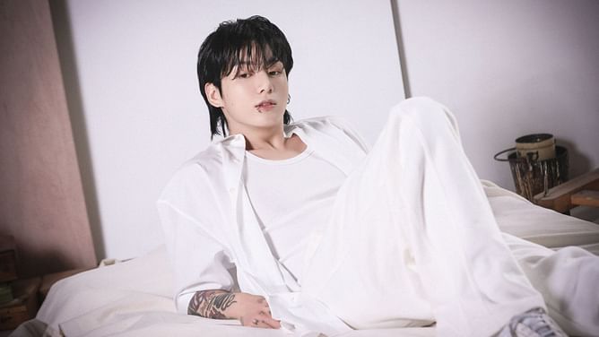 "The Midas touch" — Fans react as BTS Jungkook's SEVEN directors officially receive Clio Music Award for Best Music/Film Video Craft physical trophy