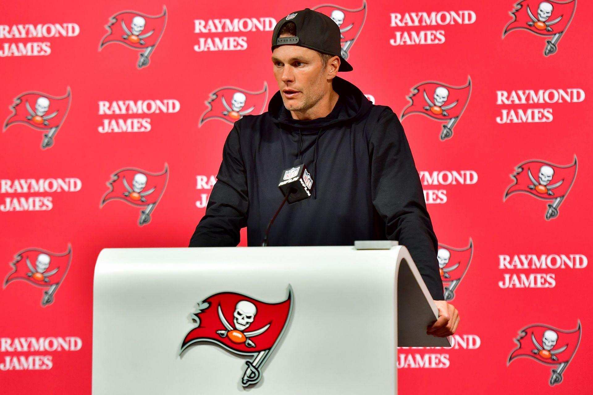 5 best free agency signings in Tampa Bay Buccaneers history feat. Tom Brady, Hardy Nickerson, and more