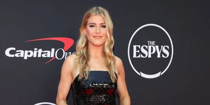 Eugenie Bouchard embraces a laid-back day off after Florida trip, marks St. Patrick’s Day in style with a bright green bag