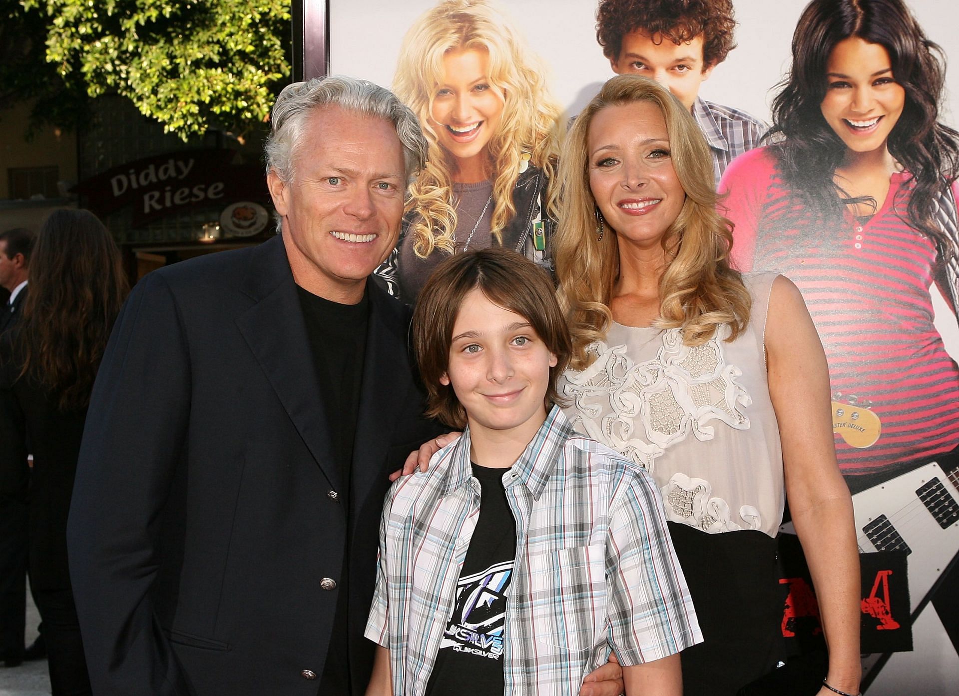 Michel Stern, Julian Stern and Lisa Kudrow at Bandslam&#039;s Los Angeles Premiere Red Carpet (Image via Getty)