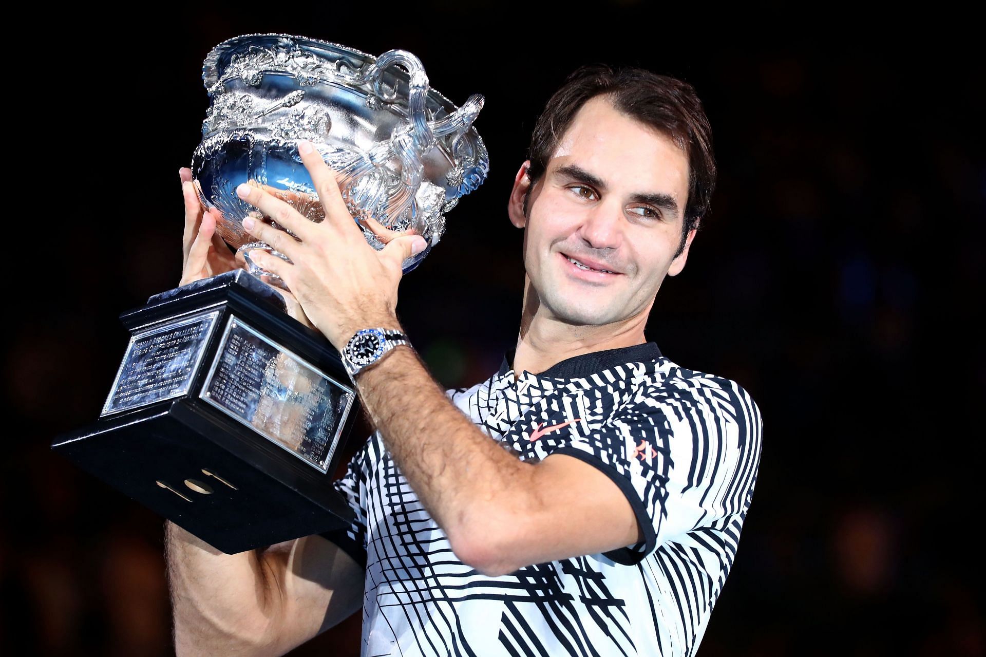 Roger Federer celebrating with the 2017 Australian Open men&#039;s singles trophy (Source: Getty)