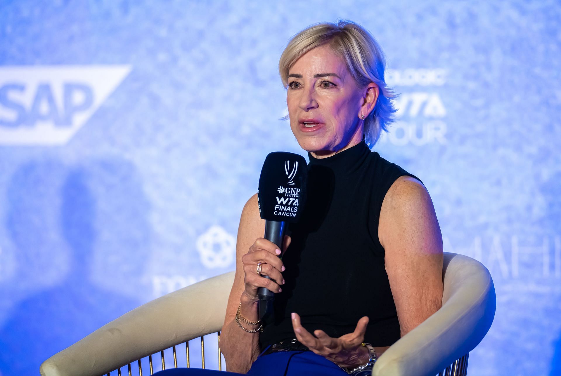 In Picture: Chris Evert speaking in an event during the 2023 WTA Finals (Source: Getty)