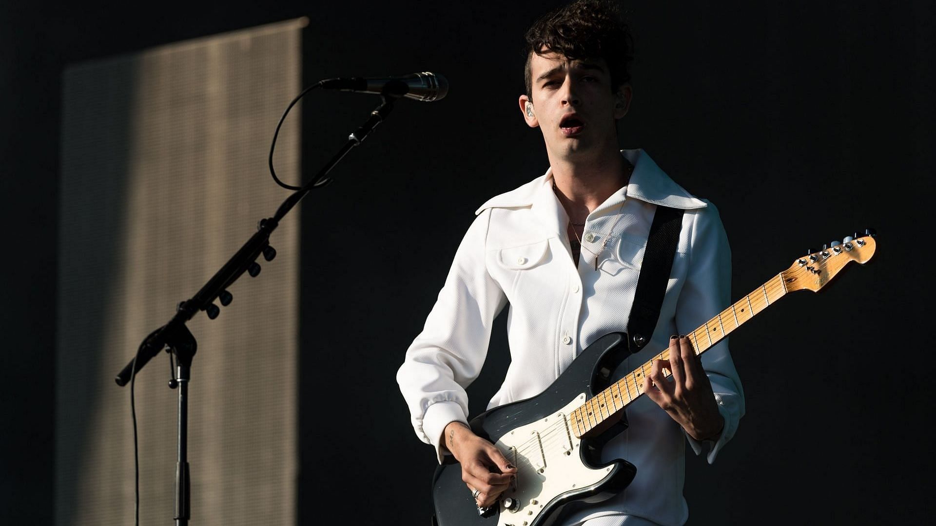 Matthew Healy of &#039;The 1975&#039; performs on The Other Stage on day 2 of the Glastonbury Festival at Worthy Farm, Pilton on June 25, 2016. (Image via Getty/Ian Gavan)