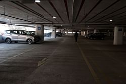 "Maybe it's AI?" — Internet reacts to woman reportedly freezing mid-walk in Los Angeles parking lot