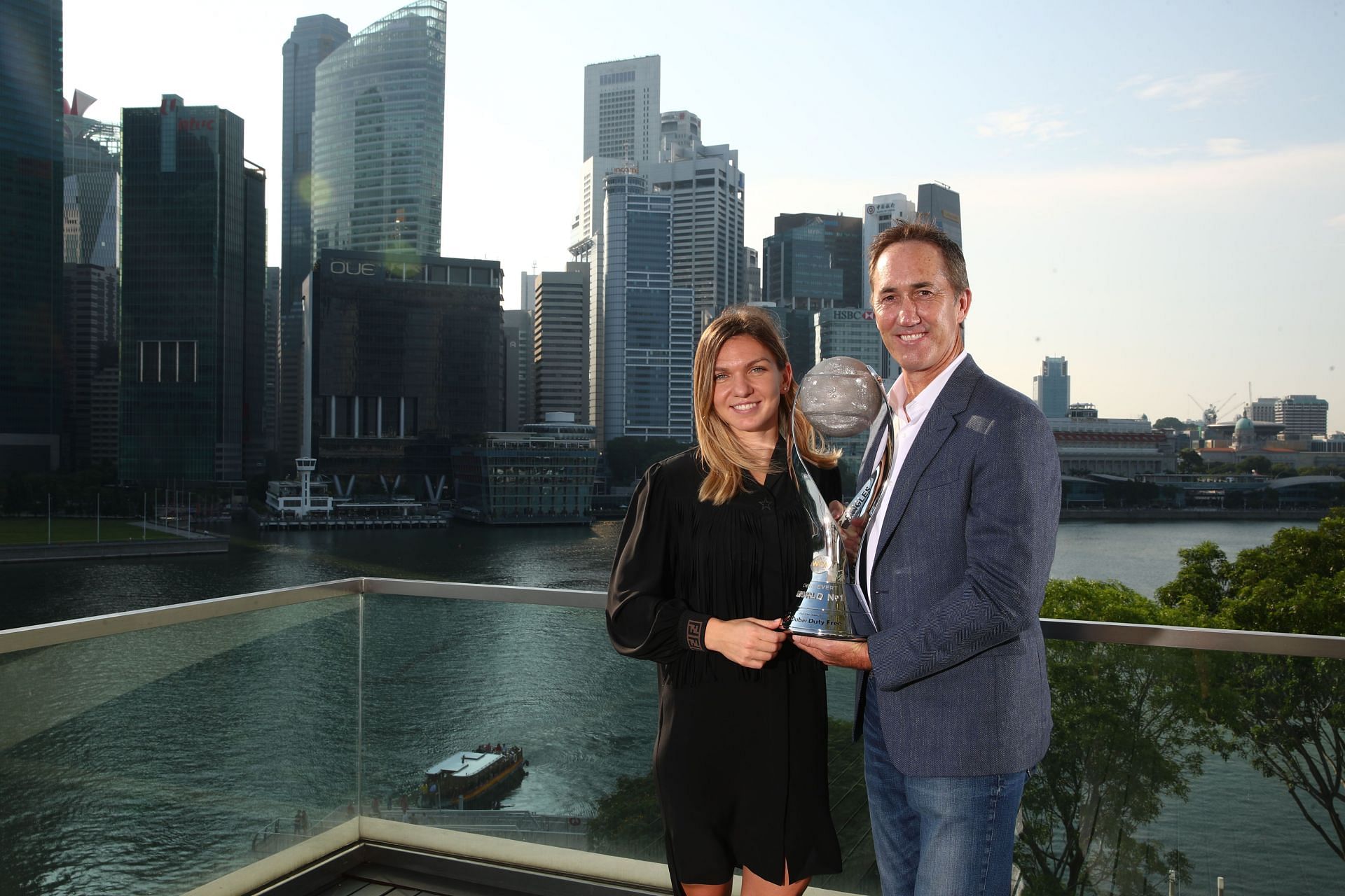 Simona Halep with coach Darren Cahill after winning the Chris Evert WTA World No.1 trophy. Source: Getty