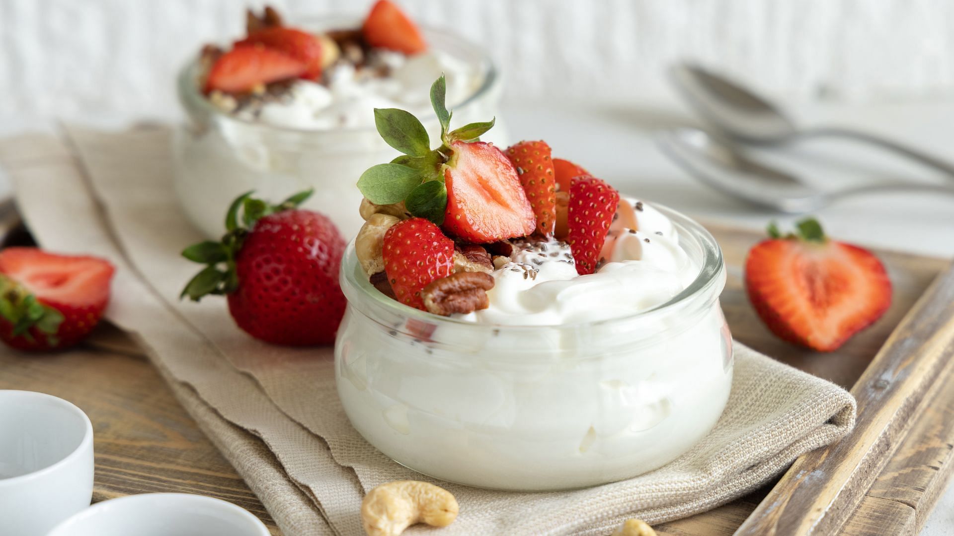 Greek yogurt with fresh berries makes for a dessert-like high protein snack (Image via Canva)