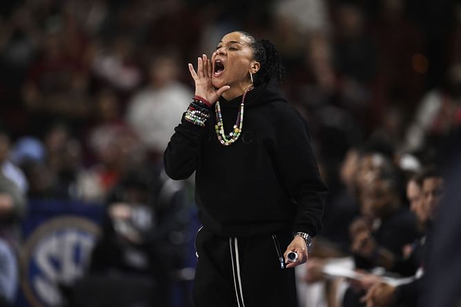 Dawn Staley details benefits of WNBA Legend Lisa Leslie pulling up to support South Carolina during March Madness