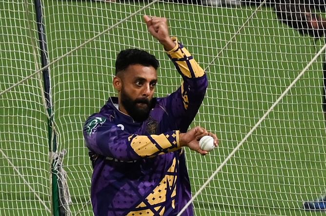 IPL 2025: Predicting 3 players who could pick up the most wickets in today’s MI vs KKR match ft. Varun Chakaravarthy