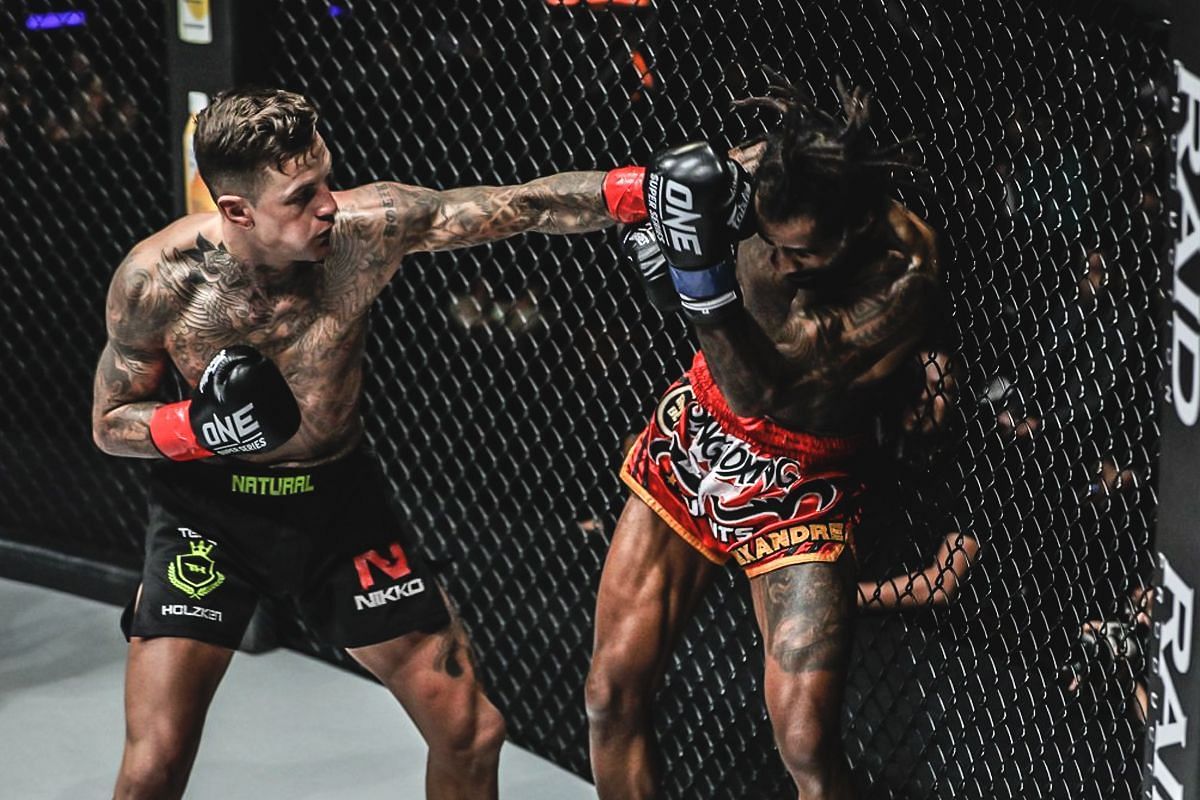 Nieky Holzken in the process of knocking out Cosmo Alexandre in November 2018. [Photo via: ONE Championship]