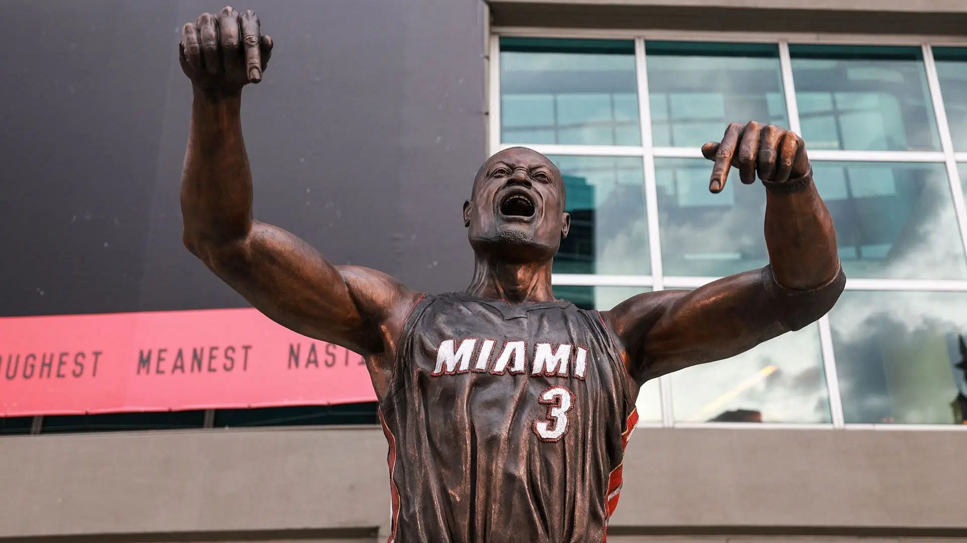 Dwyane Wade throws it back to owning Florida team with blitzkrieg performance. (Photo: GETTY)