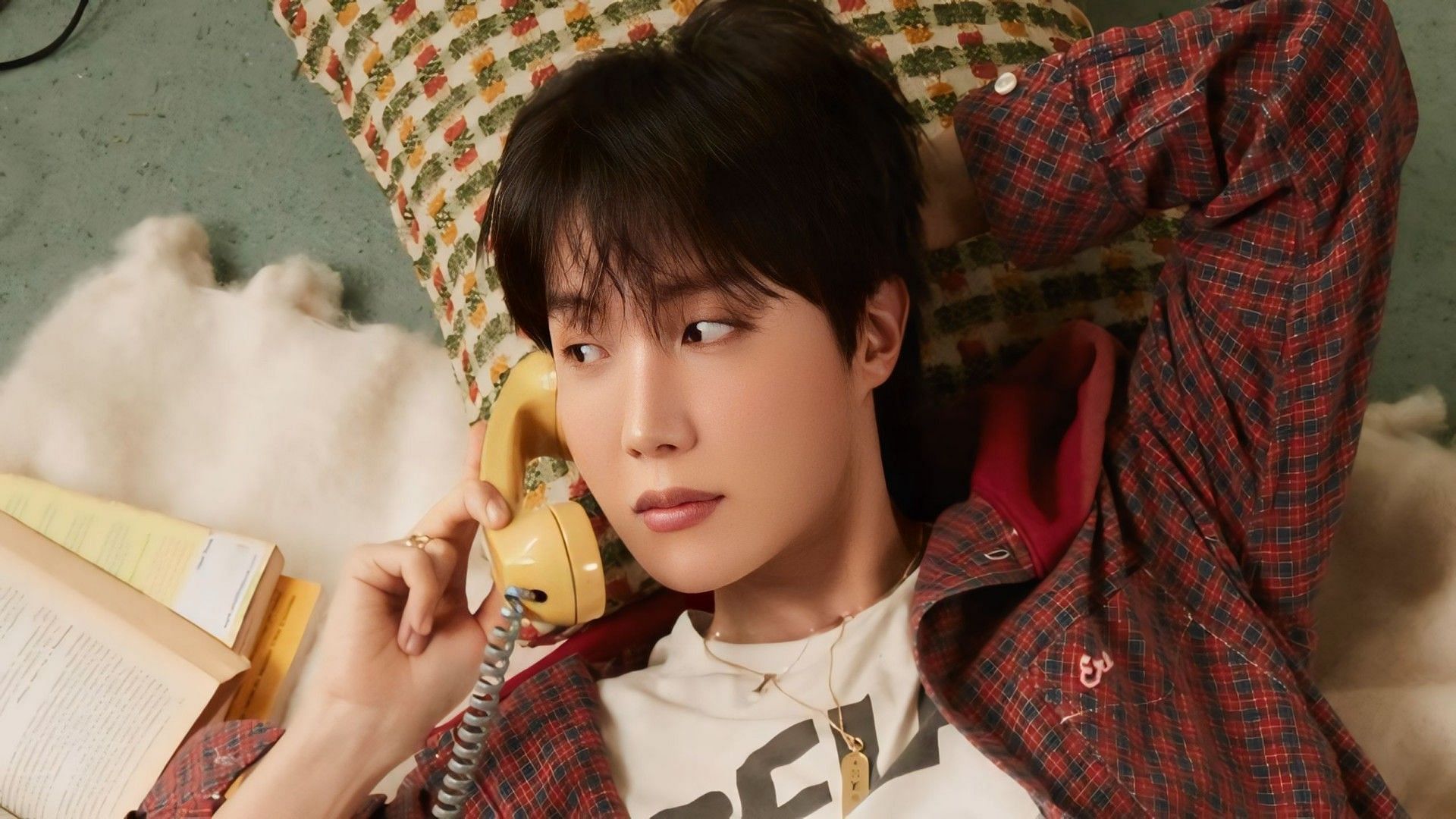 BTS j-hope (Image via Weverse)