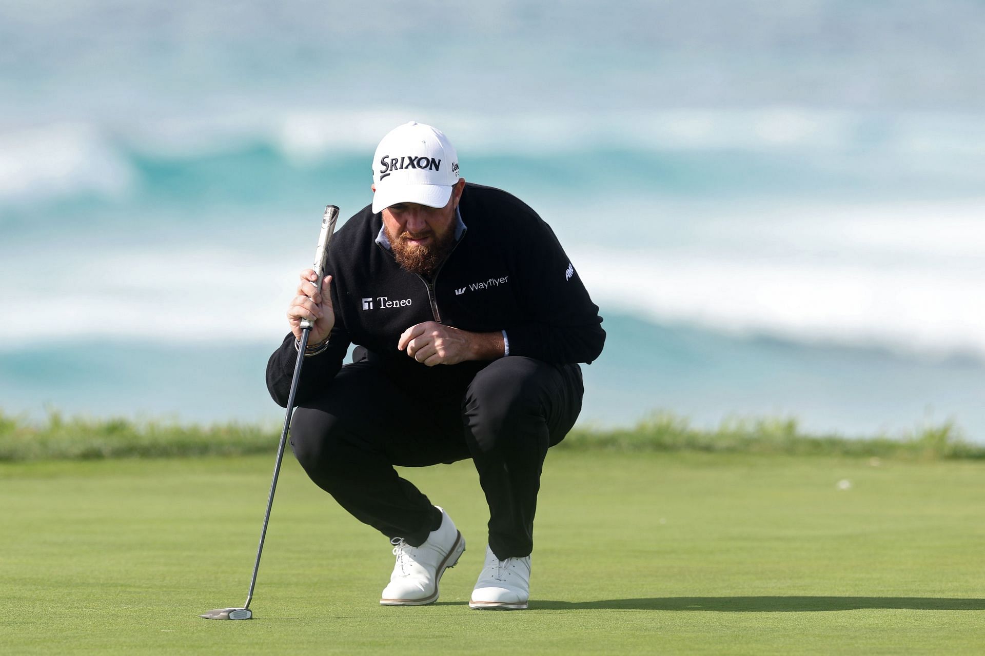 Lowry lines up a putt at the 2025 AT&amp;T Pebble Beach Pro-Am (via Getty)