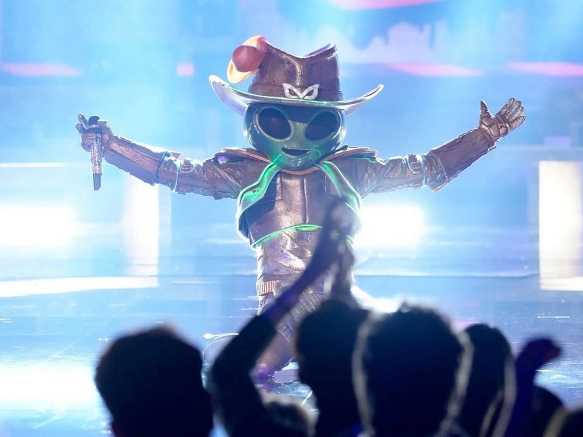 Space Ranger from The Masked Singer season 13 (Image via Instagram/@maskedsingerfox)