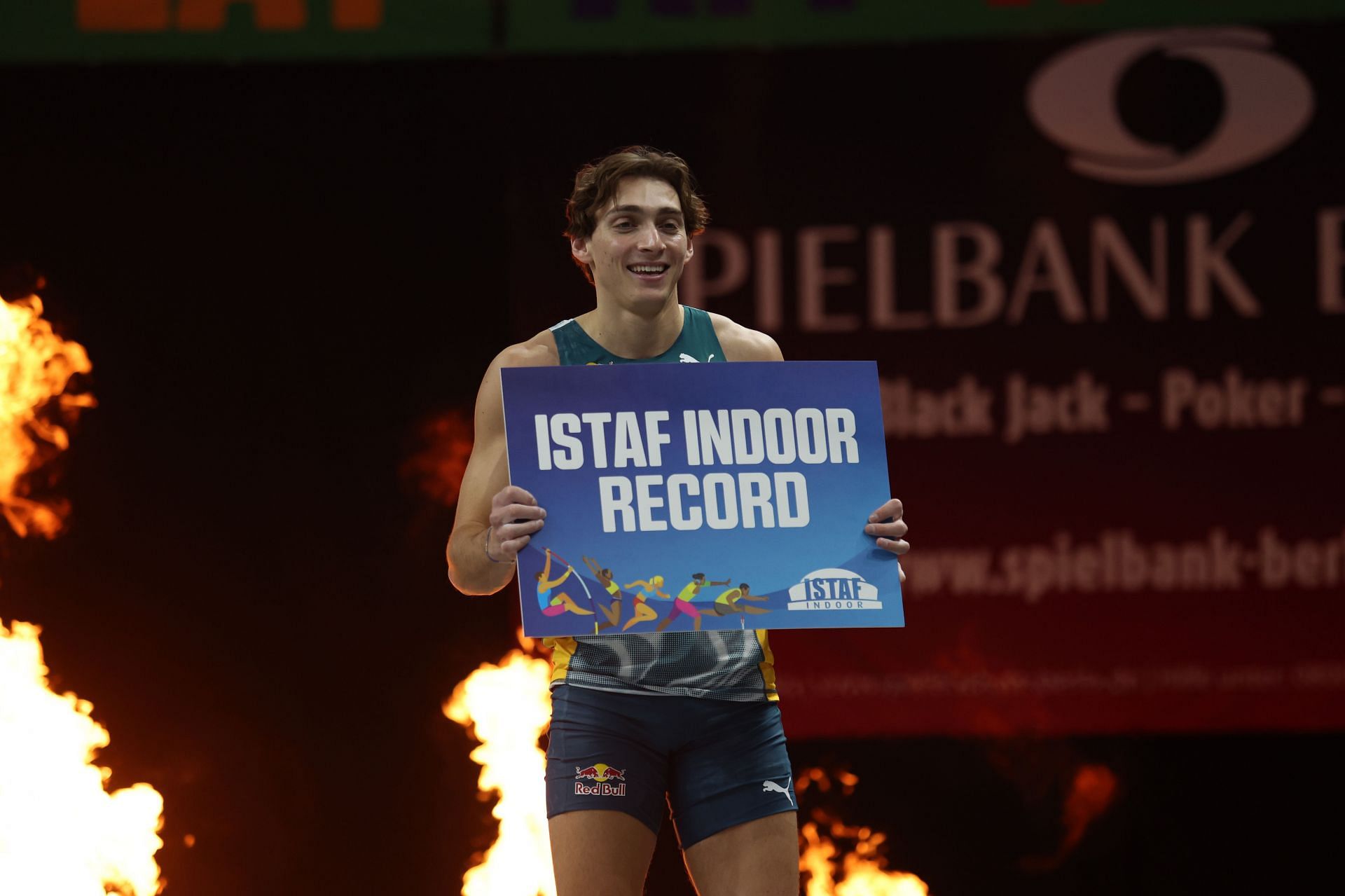 Mondo Duplantis celebrates after breaking the World record at the ISTAF Indoor Berlin 2025 - Source: Getty