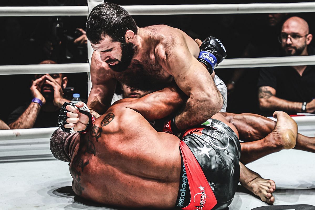 Shamil Erdogan (top) made it four in a row at ONE Fight Night 29.