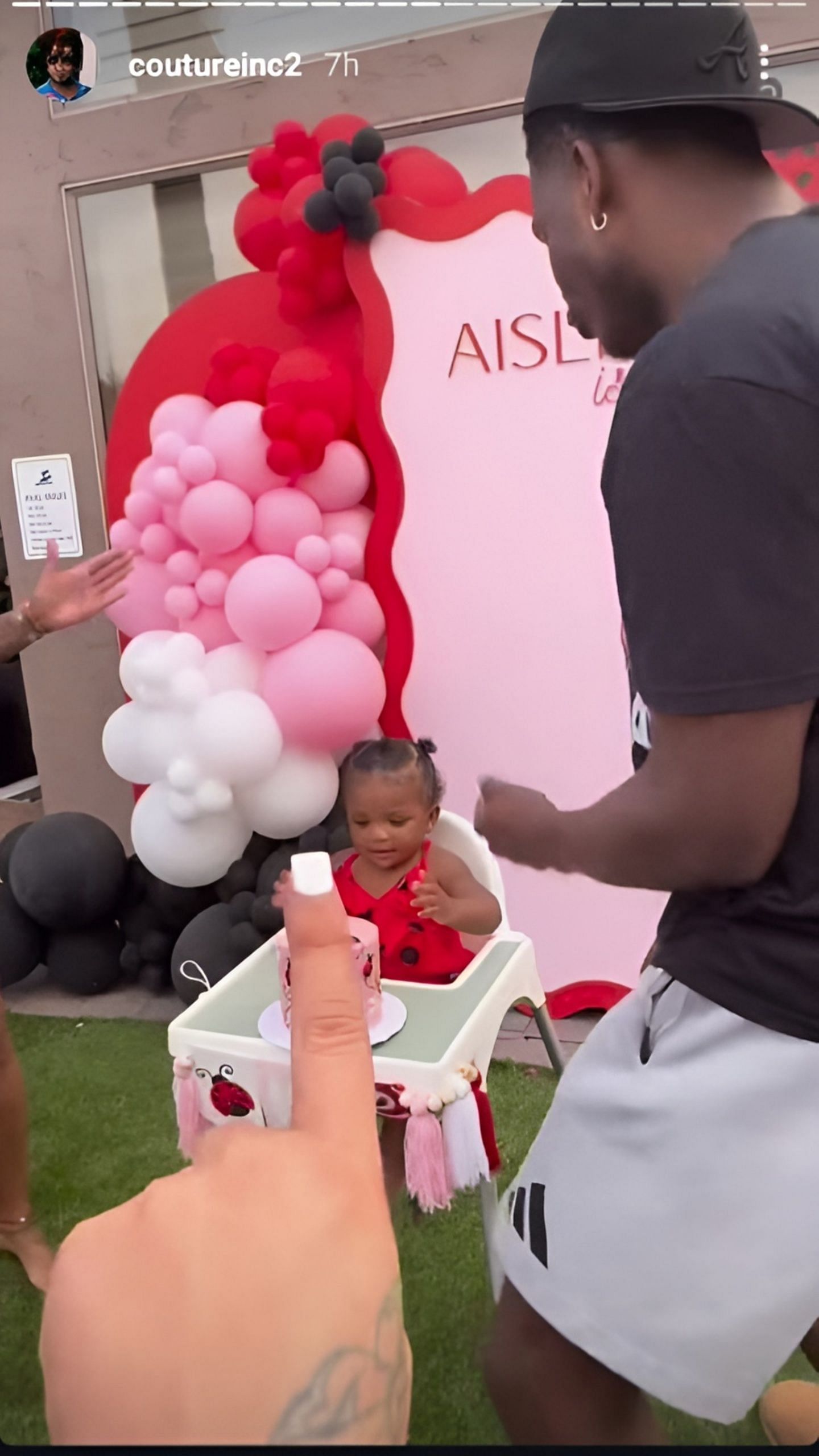 Pictures from baby Aislynn&#039;s birthday [Credit: IG/@coutureinc2]