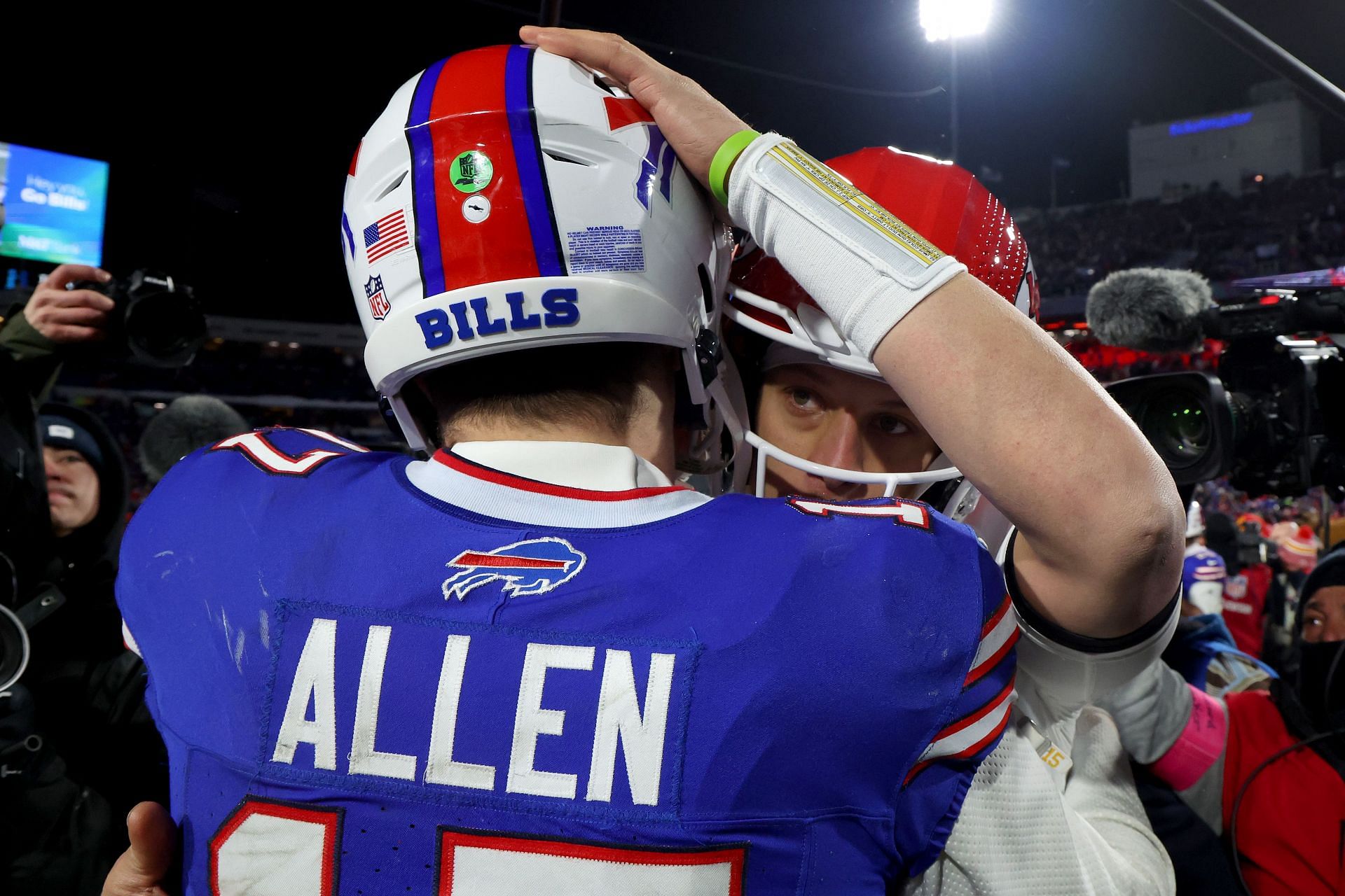 Josh Allen contract: Comparing Bills QB&rsquo;s $330,000,000 extension with Patrick Mahomes&rsquo; salary