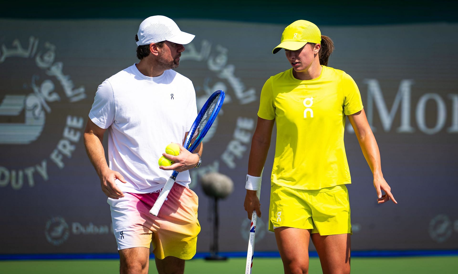 Swiatek pictured with coach Wim Fissette at the 2025 Dubai Tennis Championships - Image Source: Getty