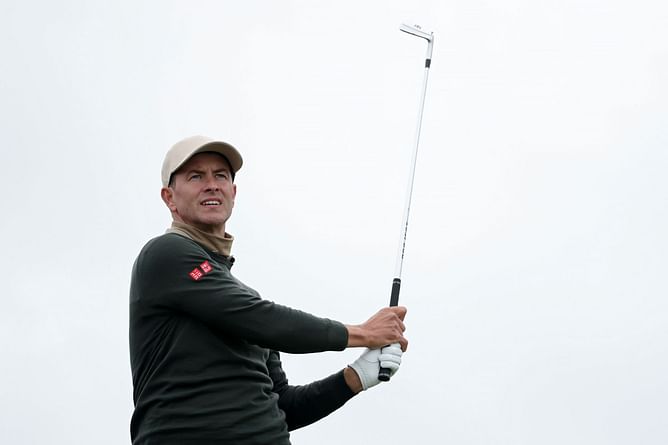 Adam Scott turns heads in $69.90 jacket and $49.90 slides ahead of TGL showdown